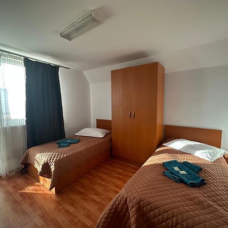 Cazare Arges Mall Piteşti Buitenkant foto